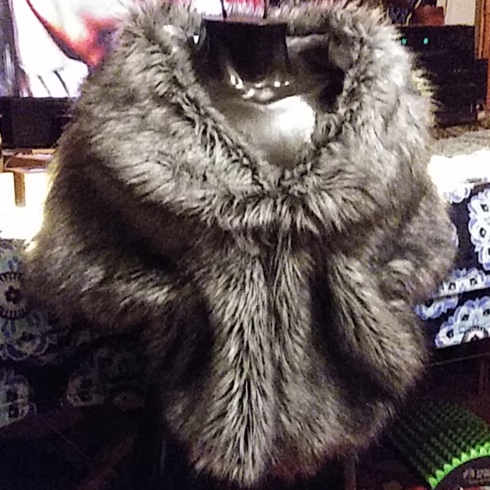Brand new faux fur Stole
